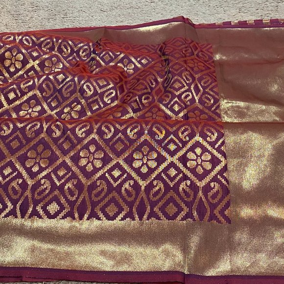 Banarasi silk sari in Onion Purple - Picture 10 of 11